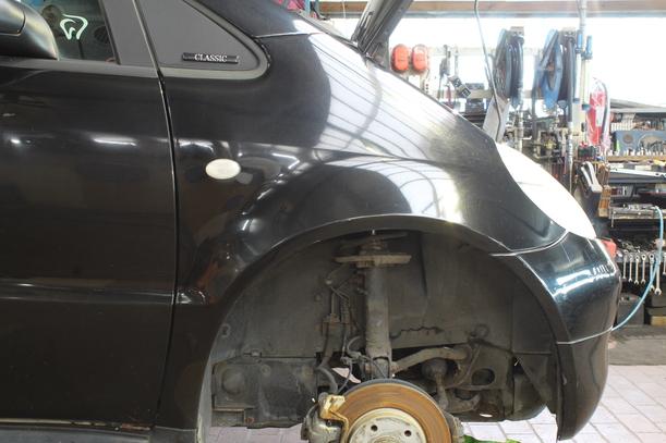 Foto: KOTFLÜGEL RECHTS eines Mercedes-Benz A 140 L
