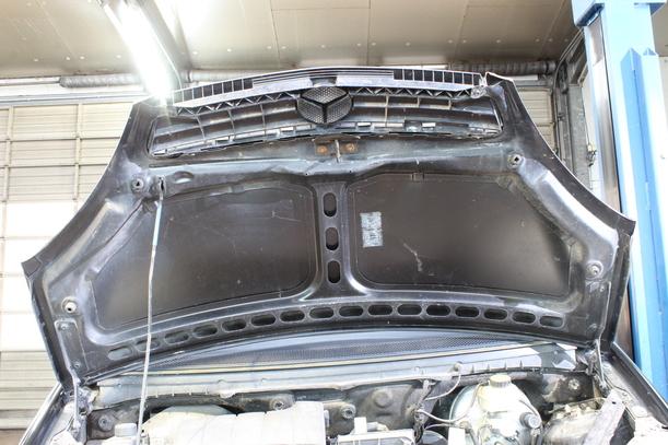 Foto: MOTORHAUBE eines Mercedes-Benz A 140 L