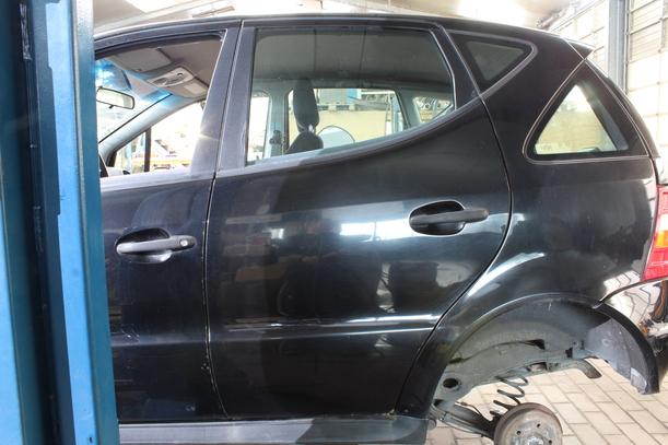 Foto: TÜR HINTEN LINKS eines Mercedes-Benz A 140 L
