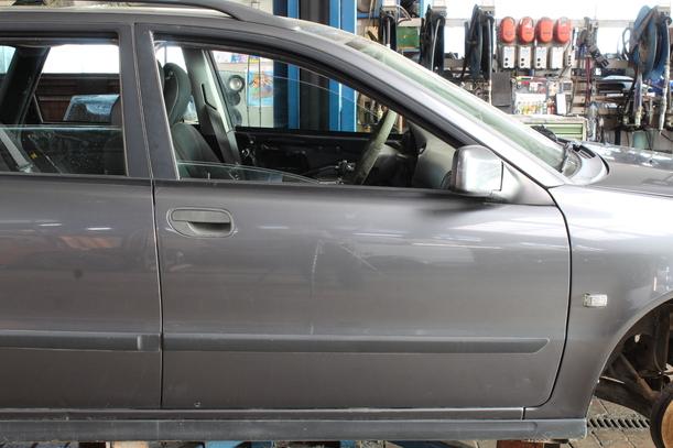 Foto: TÜR VORN RECHTS eines Volvo V40 1.9 D Edition