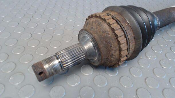 Foto: ANTRIEBSWELLE LINKS eines Citroen Xsara Coupe 1.4