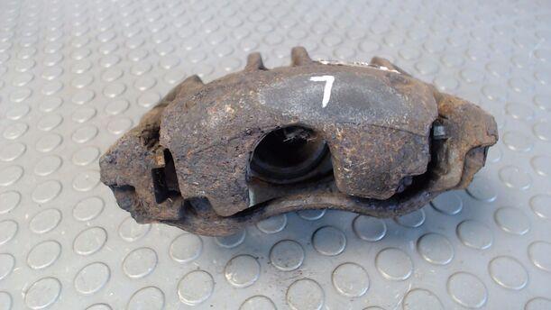 Foto: BREMSSATTEL VORN LINKS eines Citroen Xsara Coupe 1.4