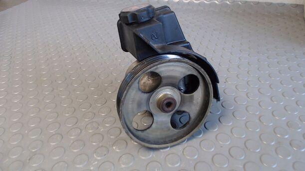 Foto: PUMPE SERVOLENKUNG/ SERVOPUMPE eines Citroen Xsara Coupe 1.4