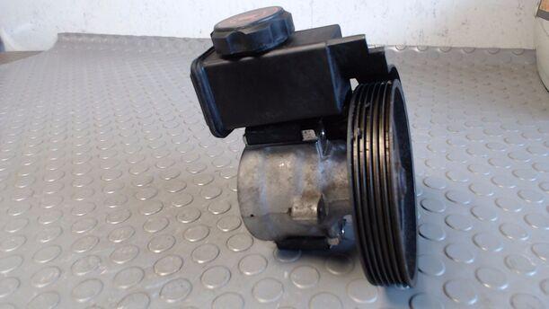 Foto: PUMPE SERVOLENKUNG/ SERVOPUMPE eines Citroen Xsara Coupe 1.4
