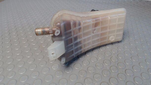 Foto: AUSGLEICHSBEHÄLTER eines Citroen Xsara Coupe 1.4