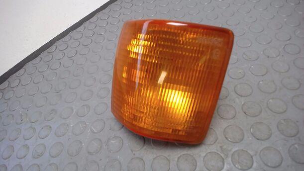 Foto: BLINKER / BLINKLEUCHTE RECHTS eines Audi AUDI 80 1,6