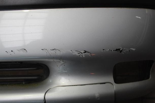 Foto: STOSSFÄBGER/STOßSTANGE VORN eines Opel Sintra 2.2 16V