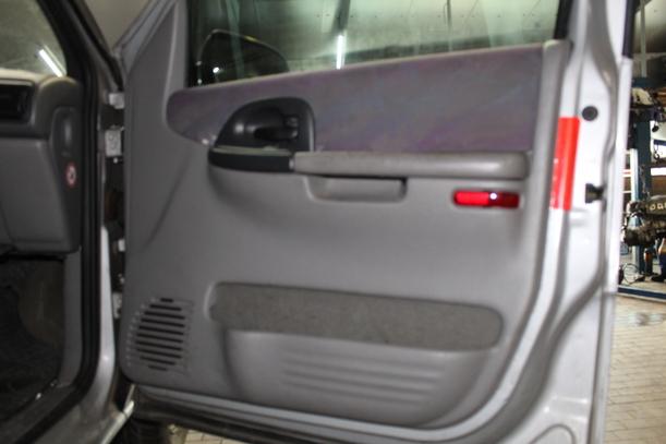 Foto: TÜR VORN RECHTS eines Opel Sintra 2.2 16V