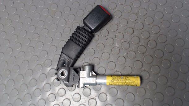 Foto: GURTSTRAFFER VORN LINKS eines Opel Sintra 2.2 16V LX