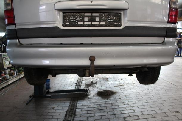 Foto: STOSSFÄNGER/STOßSTANGE HINTEN eines Opel Sintra 2.2 16V