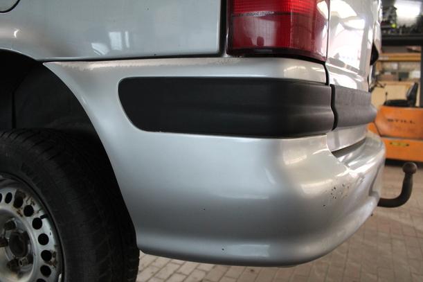 Foto: STOSSFÄNGER/STOßSTANGE HINTEN eines Opel Sintra 2.2 16V