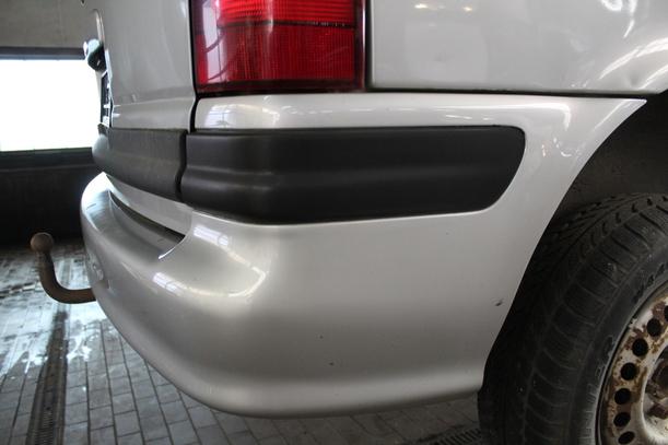 Foto: STOSSFÄNGER/STOßSTANGE HINTEN eines Opel Sintra 2.2 16V