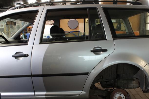 Foto: TÜR HINTEN LINKS eines VW Golf Variant 1.9 TDI Edition