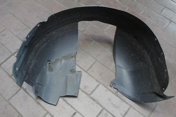 Foto: INNENRADHAUS VORN LINKS eines Volvo V70 2.4 D