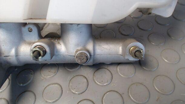 Foto: HAUPTBREMSZYLINDER eines Mazda 6 Sport 2.0