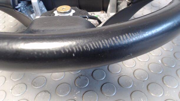Foto: LEDERLENKRAD ( ohne Airbag ) eines Mazda 6 Sport 2.0