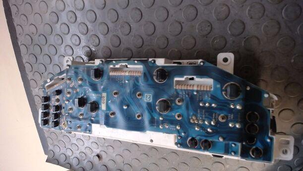 Foto: TACHOMETER eines Mazda 323 F 1.5