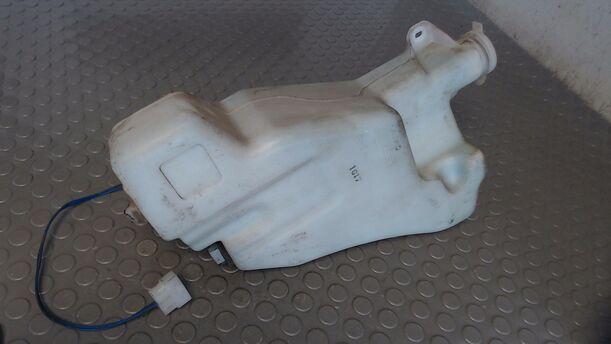 Foto: SCHEIBENWASCHBEHÄLTER eines Mazda MX-3 V6 24V