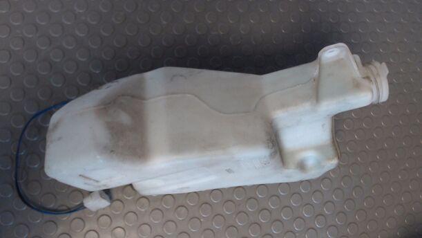 Foto: SCHEIBENWASCHBEHÄLTER eines Mazda MX-3 V6 24V