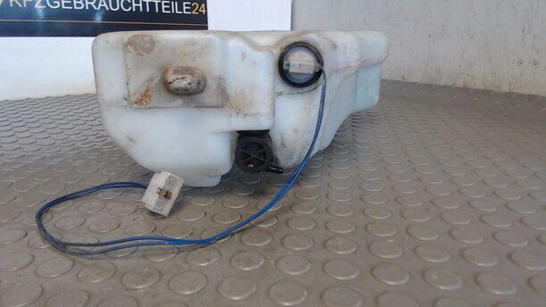 Foto: SCHEIBENWASCHBEHÄLTER eines Mazda MX-3 V6 24V