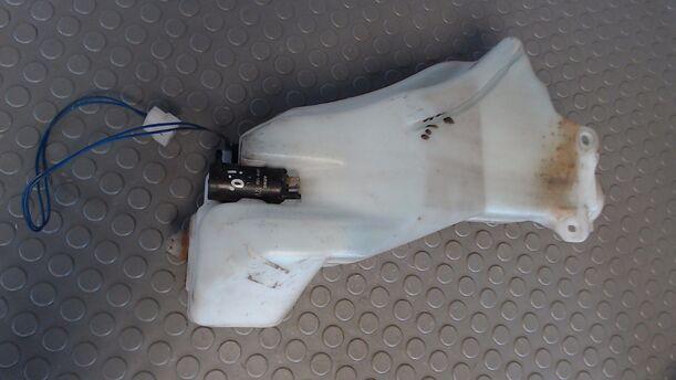 Foto: SCHEIBENWASCHBEHÄLTER eines Mazda MX-3 V6 24V