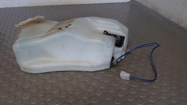 Foto: SCHEIBENWASCHBEHÄLTER eines Mazda MX-3 V6 24V
