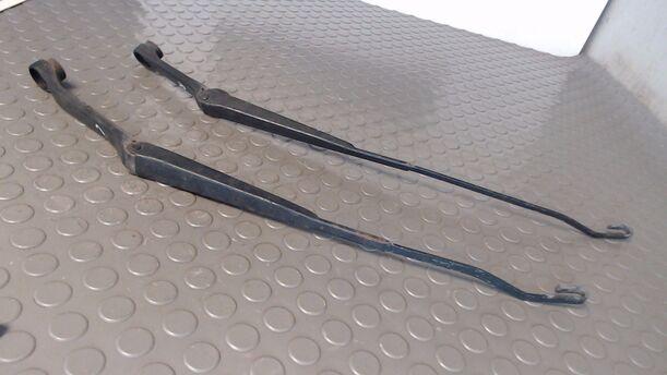 Foto: SCHEIBENWISCHERARME VORN eines Mazda MX-3 V6 24V CL
