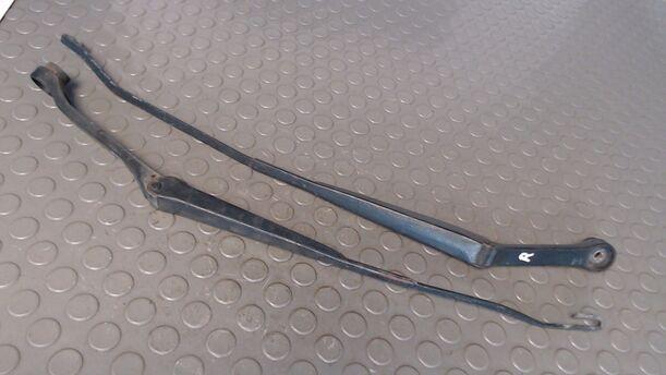 Foto: SCHEIBENWISCHERARME VORN eines Mazda MX-3 V6 24V CL
