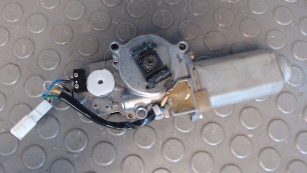 Foto: SCHIEBEDACHMOTOR eines Mazda MX-3 V6 24V