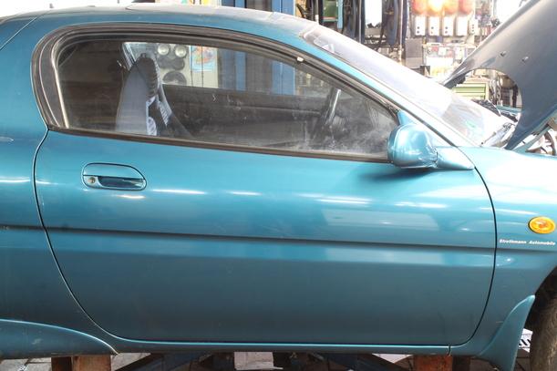 Foto: TÜR RECHTS eines Mazda MX-3 V6 24V CL
