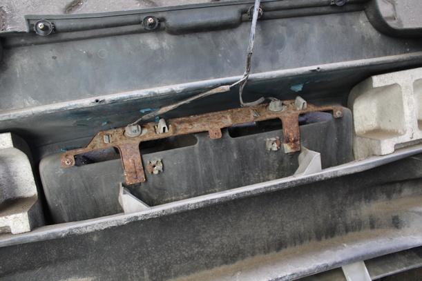 Foto: STOßSTANGE HINTEN eines Mazda MX-3 V6 24V CL