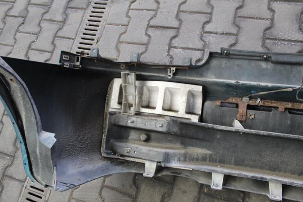 Foto: STOßSTANGE HINTEN eines Mazda MX-3 V6 24V CL