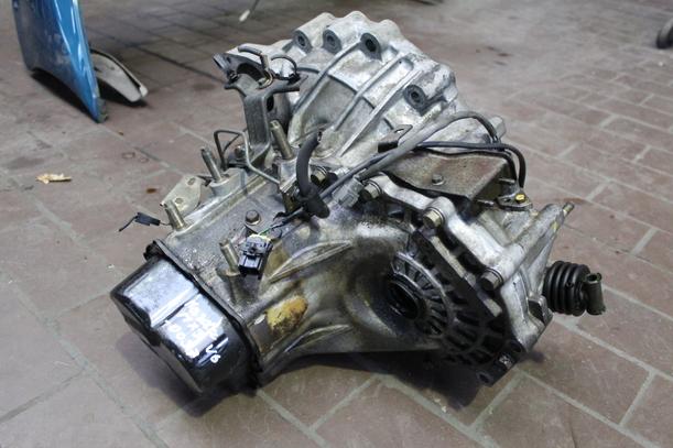 Foto: SCHALTGETRIEBE 5-GANG eines Mazda MX-3 V6 24V CL