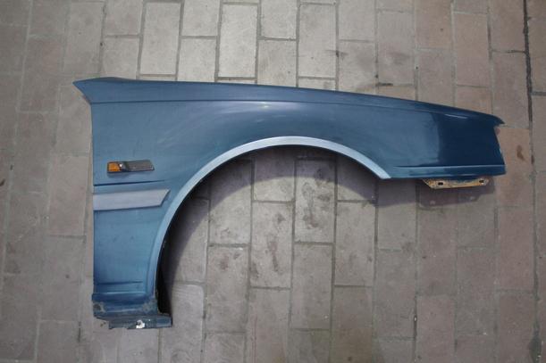 Foto: KOFLÜGEL VORN RECHTS eines Volvo 460 2.0i