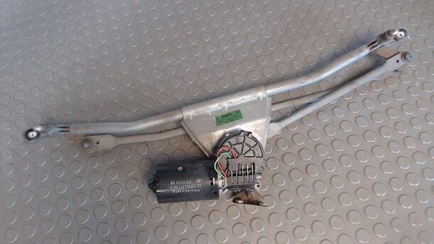 Foto: SCHEIBENWISCHERMOTOR VORN eines Volvo 460 2.0i