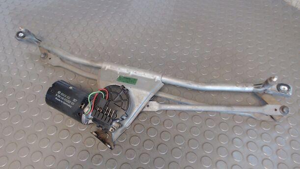 Foto: SCHEIBENWISCHERMOTOR VORN eines Volvo 460 2.0i