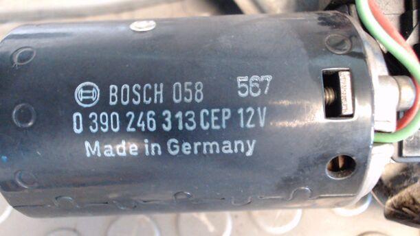 Foto: SCHEIBENWISCHERMOTOR VORN eines Volvo 460 2.0i