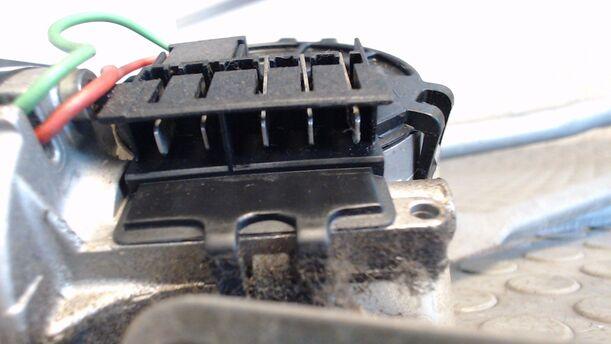 Foto: SCHEIBENWISCHERMOTOR VORN eines Volvo 460 2.0i