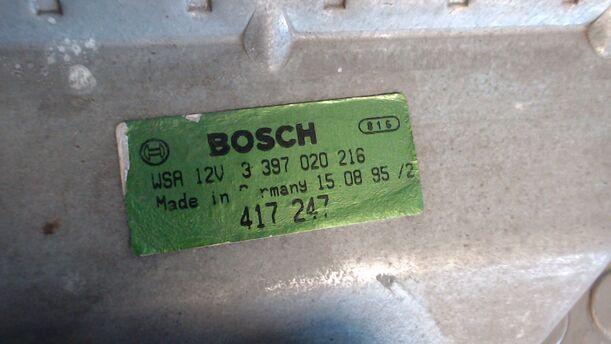 Foto: SCHEIBENWISCHERMOTOR VORN eines Volvo 460 2.0i