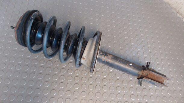 Foto: FEDERBEIN VORN LINKS eines Volvo 460 2.0i