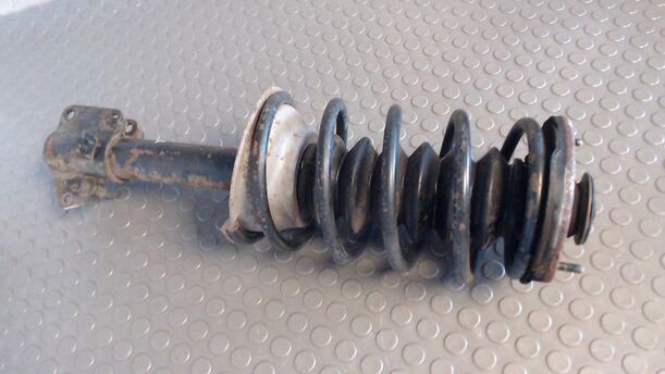 Foto: FEDERBEIN VORN LINKS eines Volvo 460 2.0i