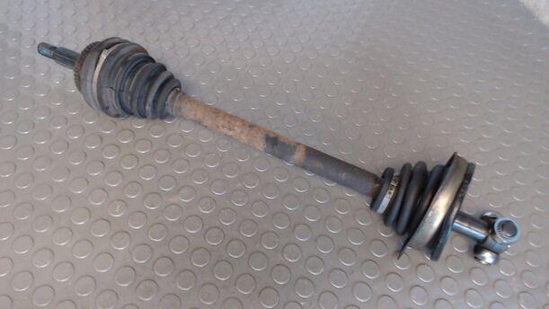 Foto: ANTRIEBSWELLE VORN LINKS eines Volvo 460 2.0i