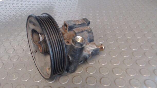 Foto: SERVOPUMPE eines Volvo 460 2.0i