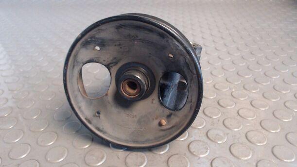 Foto: SERVOPUMPE eines Volvo 460 2.0i