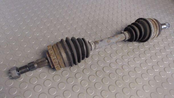 Foto: ANTRIEBSWELLE VORN LINKS eines Opel Corsa 16V