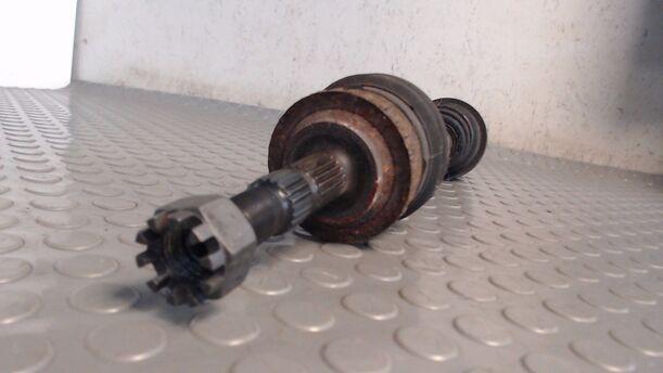 Foto: ANTRIEBSWELLE VORN LINKS eines Opel Corsa 16V
