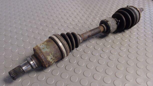 Foto: ANTRIEBSWELLE VORN LINKS eines Suzuki Baleno 1.8