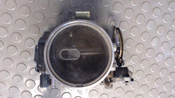 Foto: DROSSELKLAPPE MIT LUFTMASSENMESSER eines Suzuki Baleno 1.8