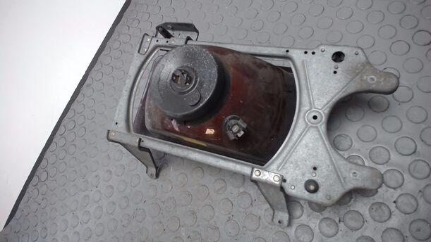 Foto: SCHEINWERFER RECHTS eines Audi AUDI 80 1,6