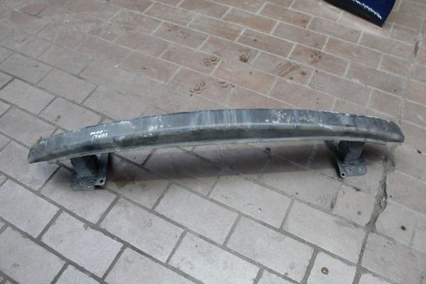 Foto: VERSTÄRKUNG VORN eines VW Polo 1.2